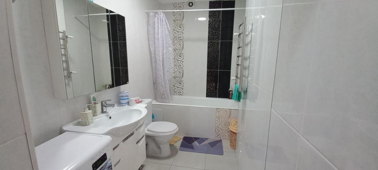 879 Apartment In Bishkek Esterno foto
