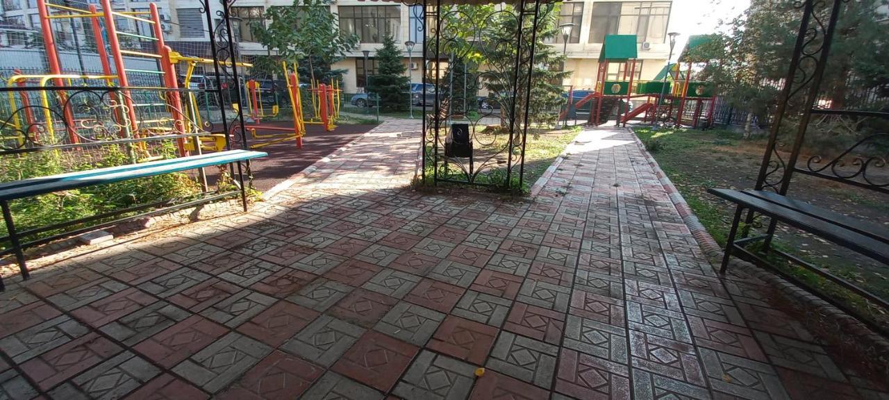 879 Apartment In Bishkek Esterno foto